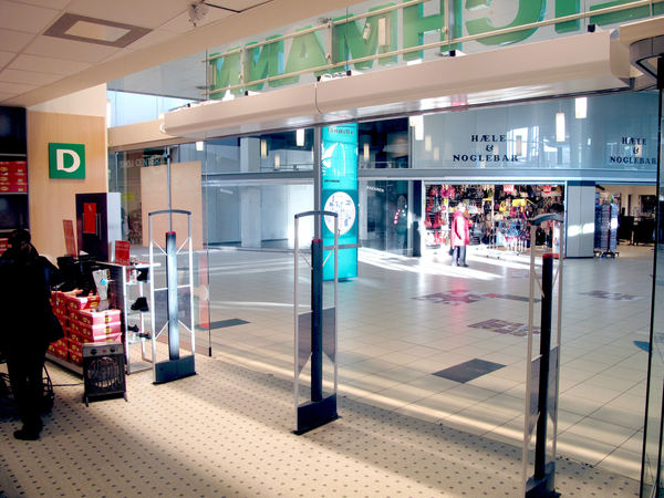 Primjer FRICO zračne zavjese u trgovini